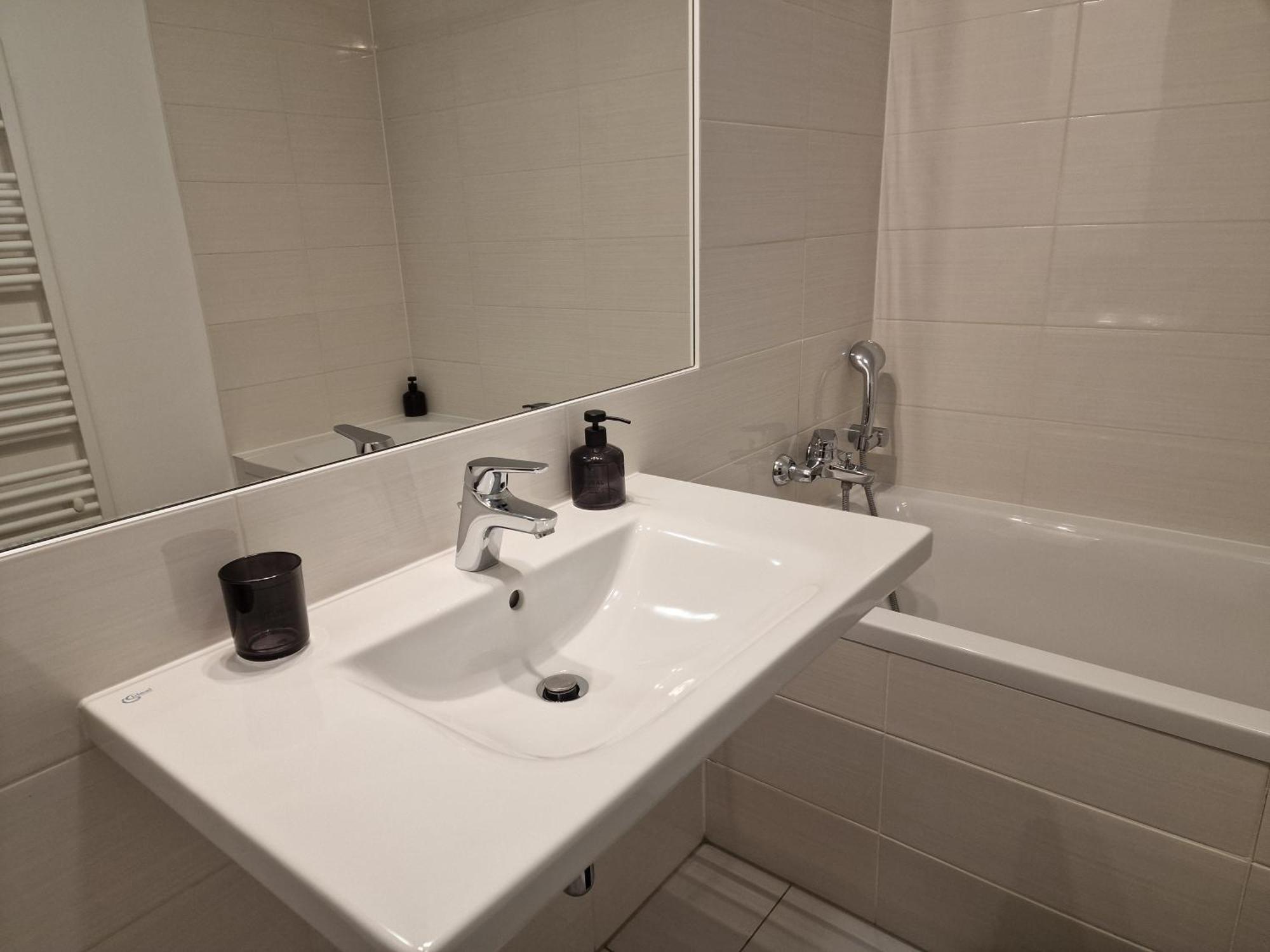 ברטיסלאבה Stylish Panorama City Family Suite מראה חיצוני תמונה